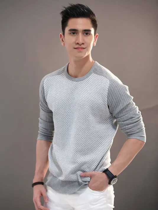 "Yang pertama pasti terjun payung di episode pertama, kedua adegan basket yang ada di episode dua atau tiga kalau nggak salah, adegan balapan di episode dua," ujar Verrell ketika berbincang dengan Bintang.com, Selasa (7/2). (Nurwahyunan/Bintang.com)