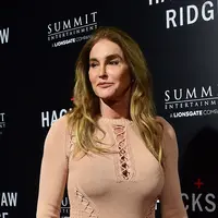 Berpisah sejak beberapa waktu lalu, Caitlyn Jenner dikabarkan akan menjadi seorang ibu tahun depan. Keinginannya ini muncul lantaran dirinya dilarang bertemu dengan Dream Renee Kardashian. (AFP/Bintang.com)