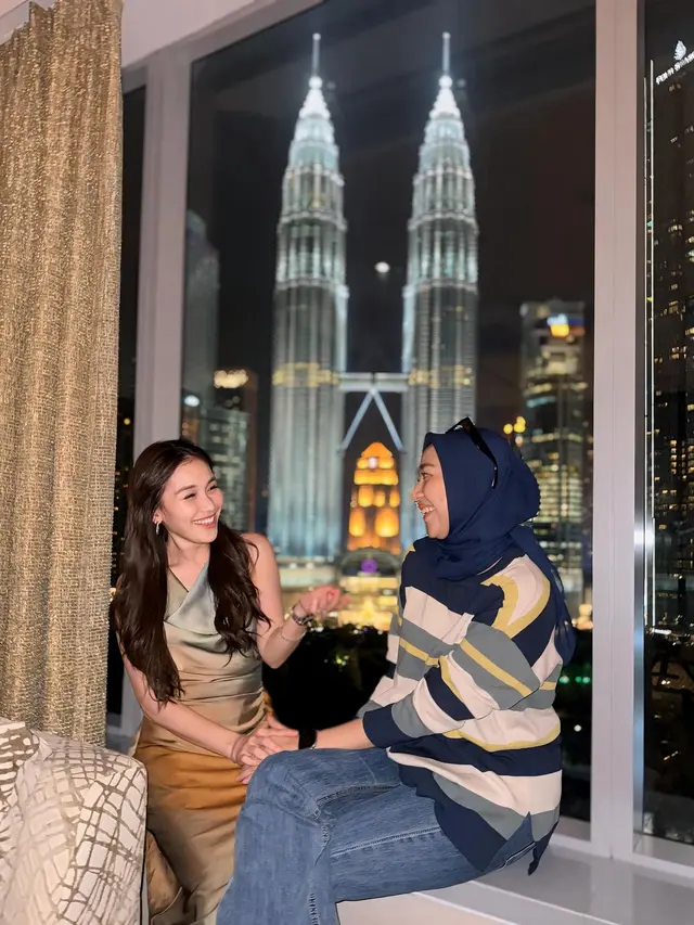 7 Potret Ayu Ting Ting Liburan ke Malaysia Usai Lebaran Bareng Calon Suami