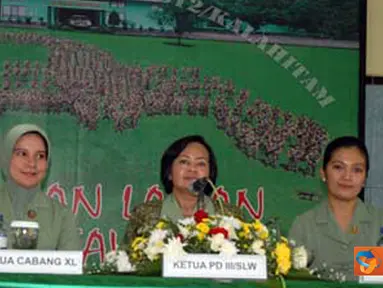 Citizen6, Subang: Pengarahan Ketua Persit KCK PD III Siliwangi, Ny. Hartini Sonny Widjaja kepada Ibu - ibu anggota Persit KCK Ranting IV Yonif 312, di Aula Mako Yonif 312/KH Kabupaten Subang, Rabu (20/6).