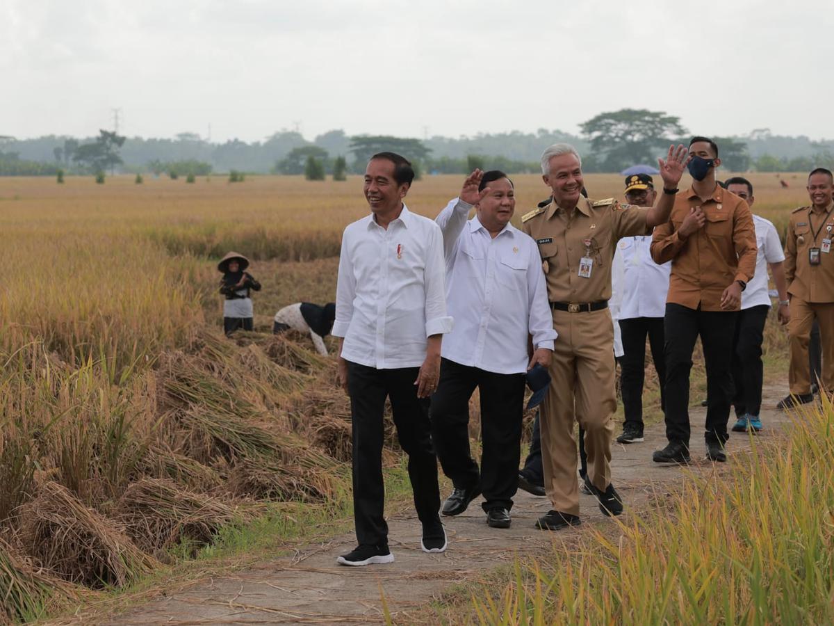 Ganjar Pranowo dan Prabowo Subianto Mesra di Jateng, Sinyal Didukung Jokowi di Pemilu 2024 - Pemilu Liputan6.com