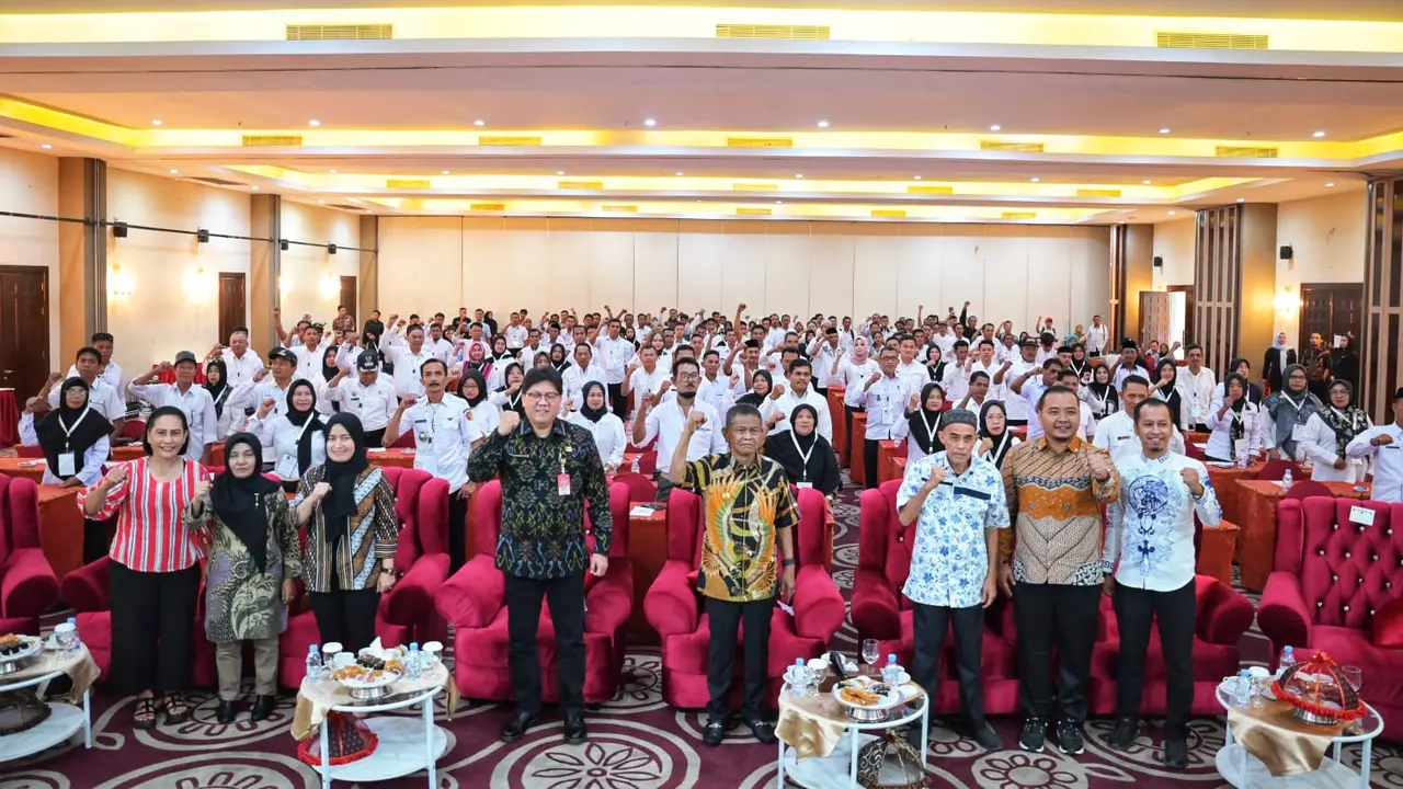 Rusdy Mastura resmi membuka pelatihan peningkatan kapasitas aparatur pemerintah desa dan pengurus kelembagaan desa se-Sulteng di Palu pada Minggu 22 Oktober 2023. (Istimewa)