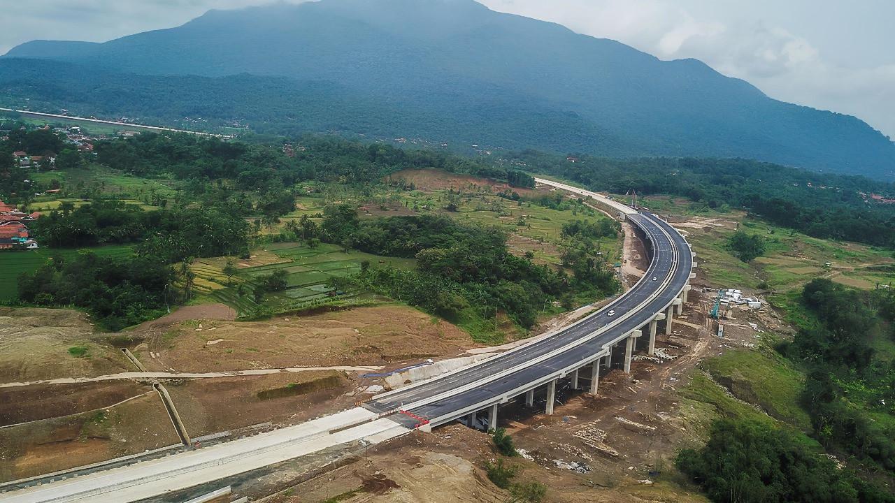 PT Solusi Bangun Indonesia Tbk (SMCB) pasok semen curah untuk proyek tol  Cisumdawu. (Foto: Solusi Bangun Indonesia)