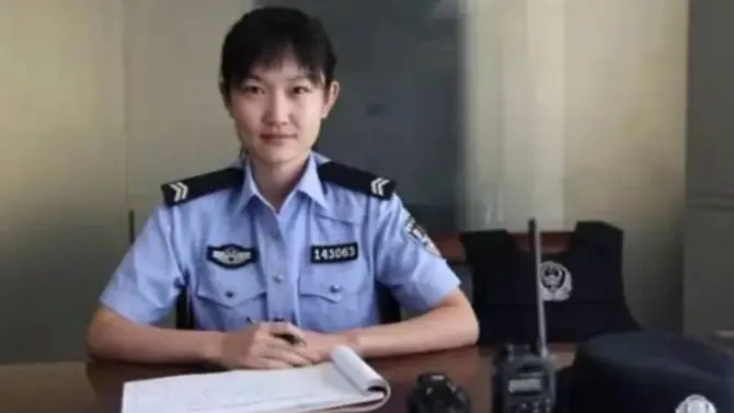 Hao Lina (media lain menyebut Lina Hao), petugas di pengadilan yang menyusui bayi seorang terdakwa. (Shanxi Jinzhong Intermediate People's Court)