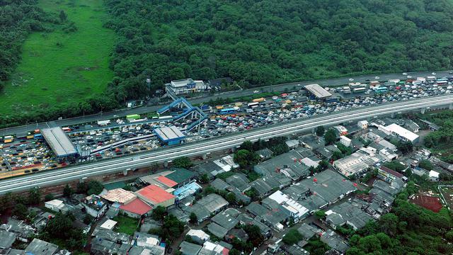 Wapres Jusuf Kalla Tinjau Titik Kemacetan dengan Helikopter