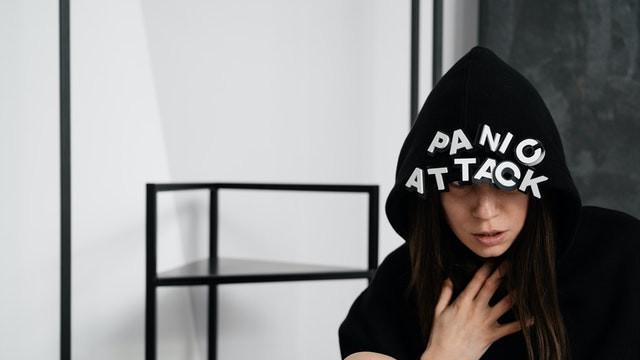 Apa Itu Serangan Panik Penyebab Gejala Dan Bedanya Dengan Gangguan
