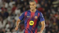 DRX World Legends Vs Barcelona Legends: Mimpi Irfan Bachdim Jadi Nyata, Girang Dapat Jersey Rivaldo