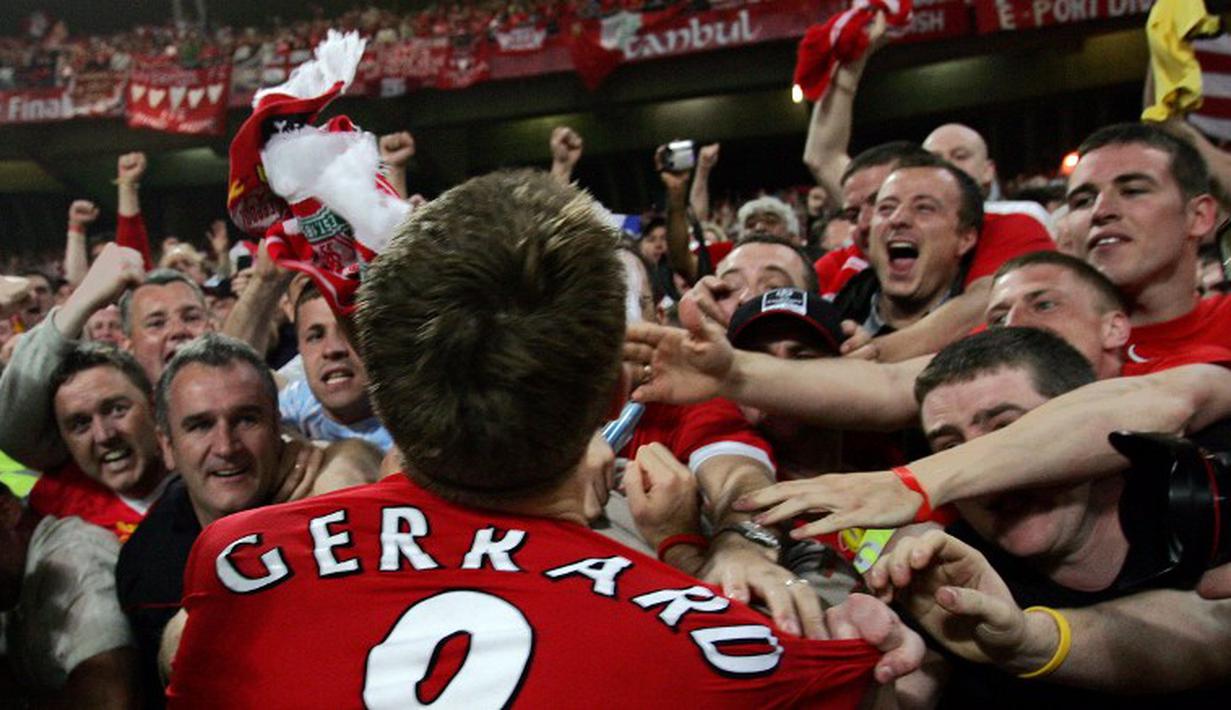 Steven Gerrard akan melakoni laga terakhirnya bersama Liverpool kala menjamu Crystal Palace dalam lanjutan Liga Premier Inggris di Stadion Anfield. Sabtu (16/5). (AFP PHOTO/TARIK TINAZAY)
