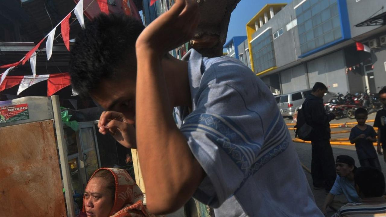 Menurut keterangan Kepala Pelaksana BPBD DKI Jakarta Isnawa Adji menyatakan tujuh orang mengalami luka-luka akibat kebakaran pemukiman padat penduduk yang terjadi di Kelurahan Manggarai, Jakarta Selatan, hari Selasa. Foto: merdeka.com / Imam Buhori