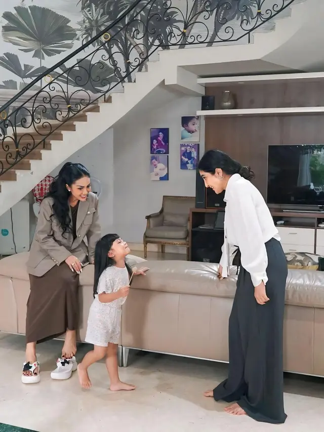 Potret Akrab Ashanty Saat Wawancara Krisdayanti Sebagai Narsum Disertasi, Kompak Pakai Busana Semi Formal