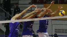 Bogor LavAni mengawali laga seri pertama Final Four PLN Mobile Proliga 2022 dengan kemenangan telak 3-0 atas tim unggulan Jakarta BNI 46, Jumat (11/3/2022). Kemenangan mengejutkan ini diraih saat Bogor LavAni kehilangan 4 pemainnya akibat terpapar COVID-19. (Bola.com/M Iqbal Ichsan)