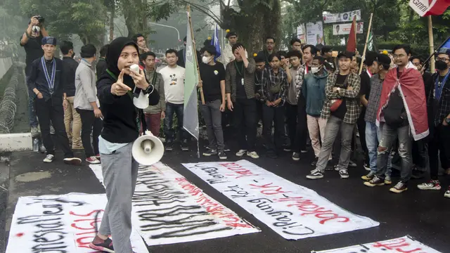 Demonstrasi tolak kenaikan harga BBM di Kota Bandung.
