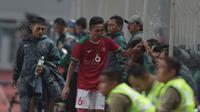 Pemain Timnas Indonesia U-23, Evan Dimas saat melawan Suriah U-23 pada laga persahabatan di Stadion Wibawa Mukti, Bekasi, Rabu (16/11/2017). Indonesia kalah 2-3. (Bola.com/NIcklas Hanoatubun)