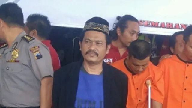 Dukun Pengganda Uang Mbah Gondrong Tak Operasi di Kampung Sendiri