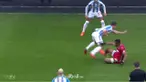 Jordan Ayew dikartu merah oleh wasit saat Swansea hadapi Huddersfield. This video is presented by Ballball.