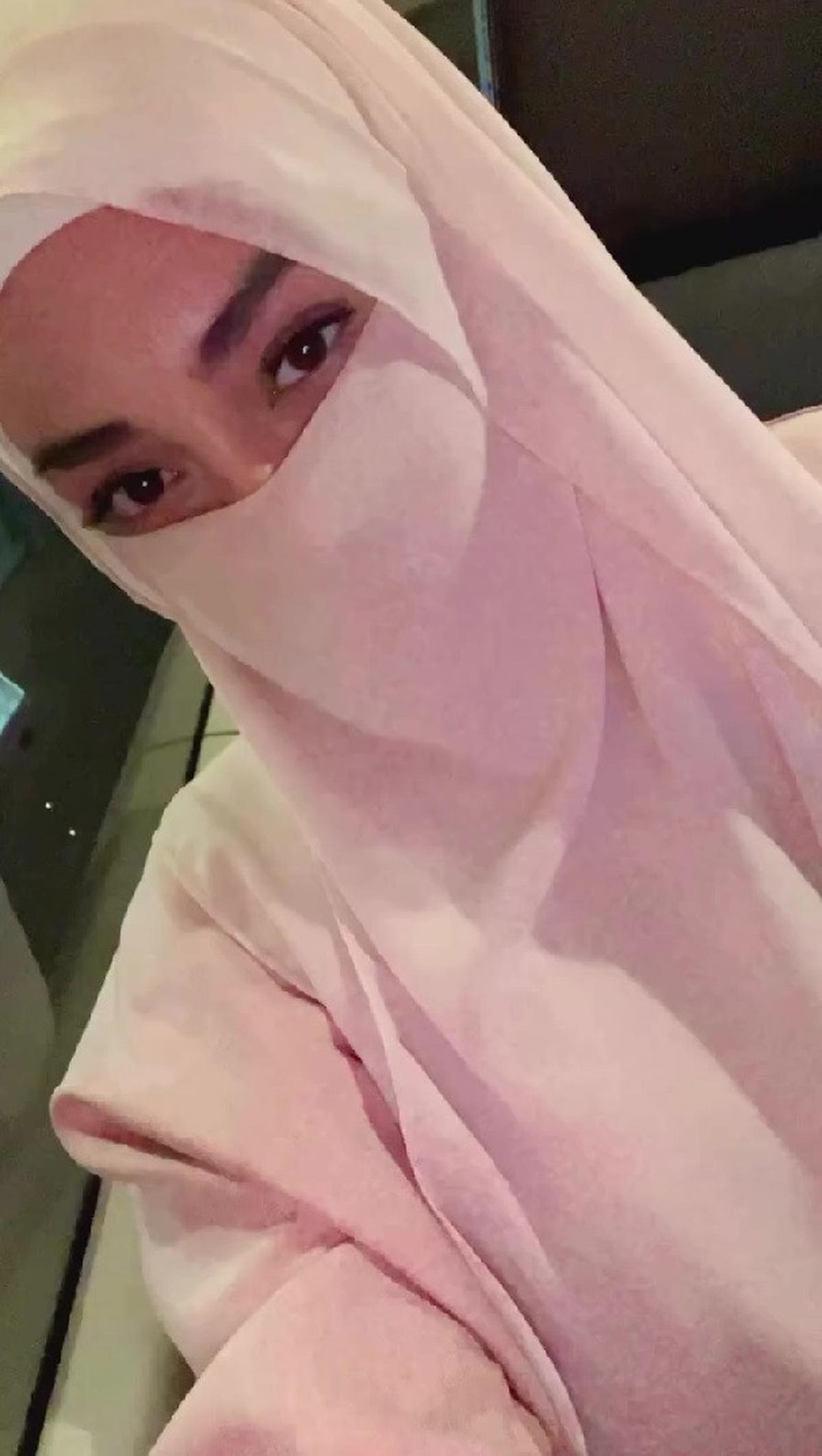 Celine Evangelista Pilih Tampil Bercadar saat Jalani Umrah Usai Mualaf, Dipuji Cantik bak Bidadari Surga