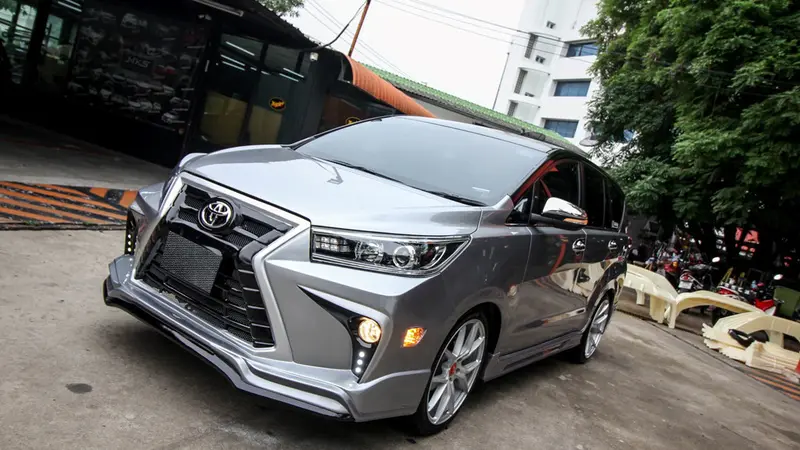 Tampang Toyota Innova Ini Jadi Seperti Lexus (Foto: Zing)