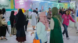 Aktivitas penumpang di Stasiun MRT Dukuh Atas, Jakarta, Senin (29/7/2019). Hingga Juli 2019,  penumpang per hari Ratangga (nama baru kereta MRT) mencapai angka rata-rata tertinggi sebanyak 94.824 penumpang atau naik sebesar 15,9 persen dibanding Juni. (Liputan6.com/Faizal Fanani)
