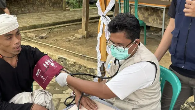 Pemeriksaan Kesehatan Masyarakat Baduy Dalam dan Luar