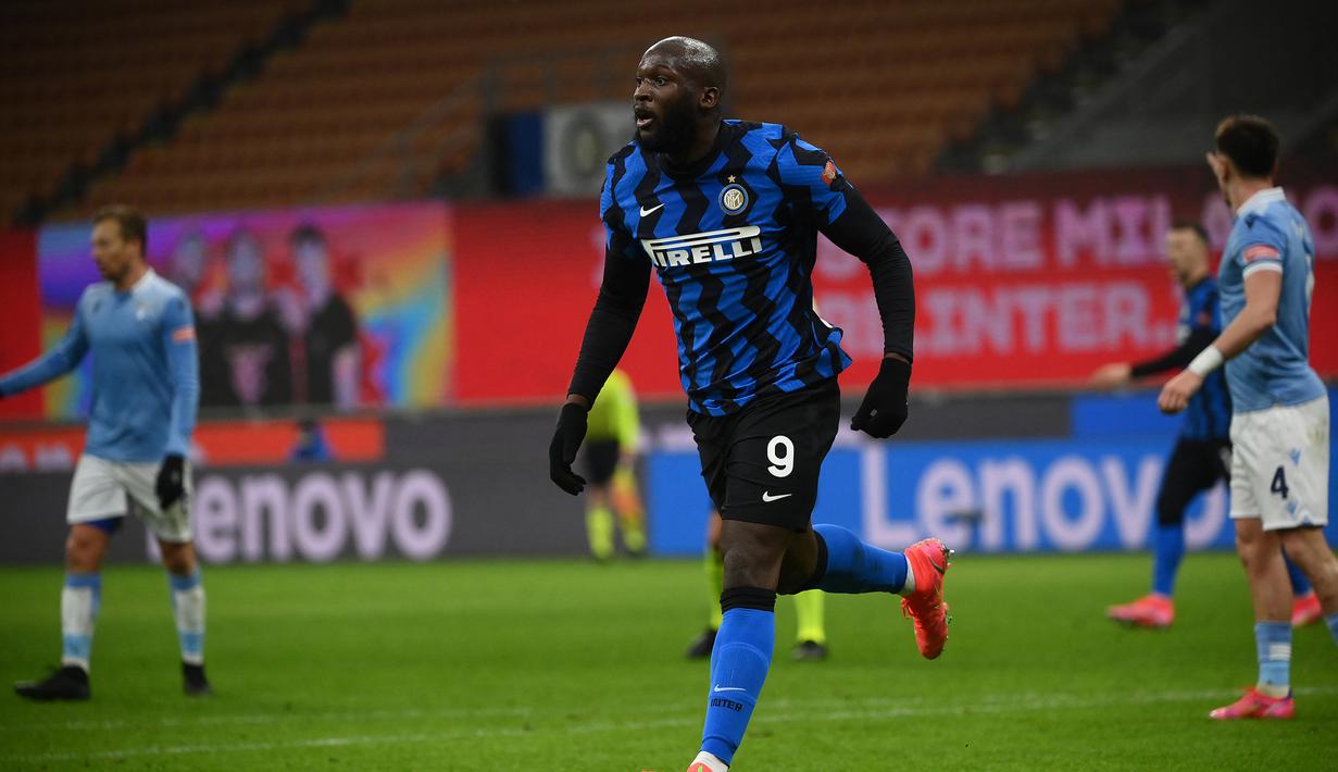 7. Inter Milan (56 Gol). Lepas dari Manchester United, Romelu Lukaku hijrah ke serie A bersama Inter Milan di awal musim 2019/2020. Mampu mencetak 34 gol di musim pertamanya, dan kini telah mengemas 22 gol pada musim ini. Total telah mencetak 56 gol dalam 80 penampilannya. (AFP/Marco Bertorello)