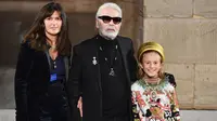 Virginie Viard dan Karl Lagerfeld (Foto: Angela Weiss / AFP)