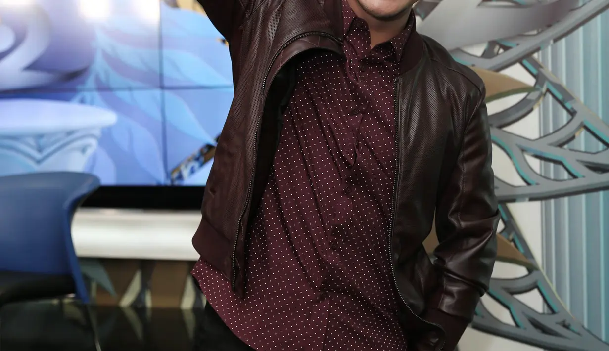 Juara 1 D Academy Asia Musim pertama ini merasa hebat berkat andil dari kru dan tim Indosiar. "Tadinya Danang cupu, norak. Beri dampak positif buat kami," tukas Danang. (Galih W. Satria/Bintang.com)