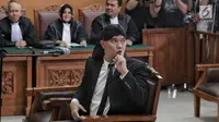 Terdakwa Ahmad Dhani menjalani sidang lanjutan atas kasus ujaran kebencian di PN Jakarta Selatan, Senin (28/1). Dalam sidang beragendakan vonis tersebut, hakim menuntut Ahmad Dhani dengan pidana penjara 1 tahun 6 bulan. (Liputan6.com/Faizal Fanani)