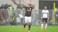 Pemain AC Milan, Carlos Bacca merayakan golnya ke gawang Genoa pada lanjutan Liga Italia Serie A pekan ke-25.  (AFP / Olivier Morin)