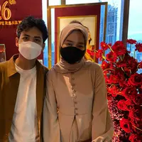 Bintang Emon Pilih Cincin Desain Simpel dengan Konsep Pernikahan Intimate, credit: Anisha Saktian Putri