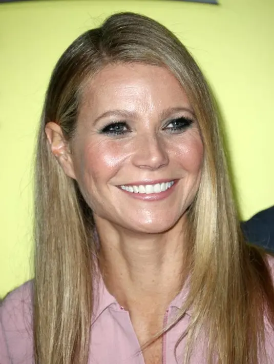 Berita soal pertunangan Gwyneth dan Brad Falchuk ini pertama kali diwartakan oleh US Weekly. Namun sampai sekarang belum diketahui sejak kapan keduanya mulai memiliki hubungan yang serius. (AFP/Frederick M.Brown)