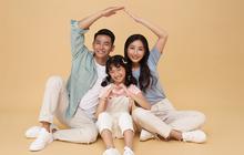 8 Rekomendasi Gaya dan Pose Foto Lebaran Keren untuk Bapak-Bapak, Biar Gak Pamer Jempol Terus