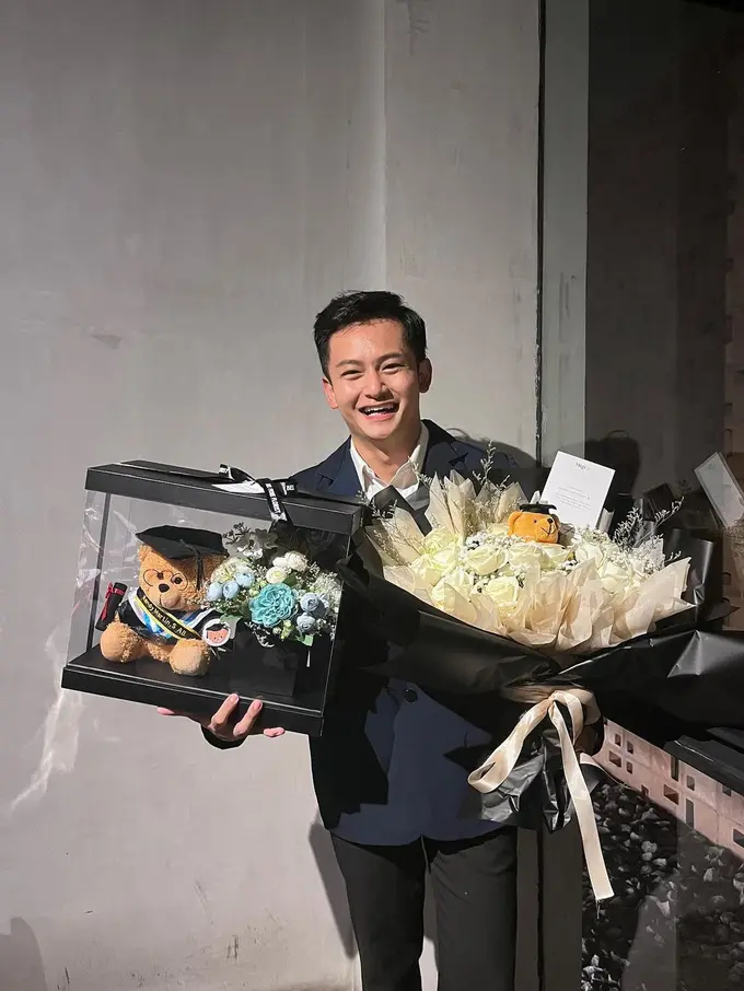 Randy Martin merayakan kelulusannya. (Foto: Instagram/randymartinnn)