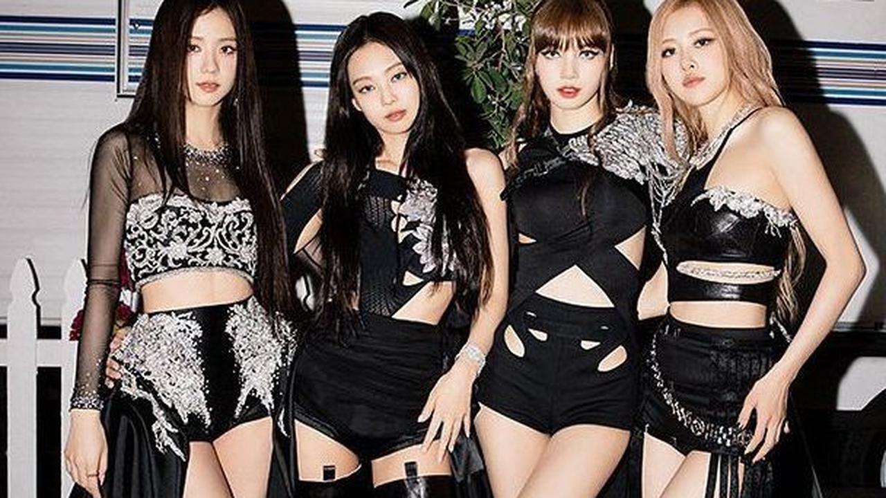 Tak ketinggalan, para member BLACKPINK lainnya, Jennie, Lisa, dan Rose, juga menyampaikan doa terbaik untuk Jisoo melalui Instagram Story.