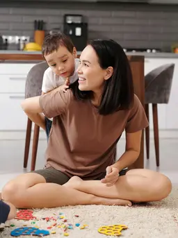 Lingkungan terdekat memiliki pengaruh besar terhadap cara anak mengenali dan merespon emosi (Sumber: Pexels.com)