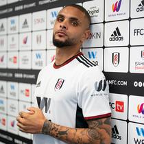 Fulham mendatangkan Layvin Kurzawa dari PSG dengan status pinjaman. Tak ada biaya yang harus dikeluarkan The Cottagers untuk kepindahannya. Namun, klub promosi Liga Inggris 2022/2023 tersebut harus menanggung gajinya semusim penuh. (Twitter/@FulhamFC)