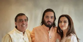 Keluarga Mukesh Ambani tengah berbahagia, sebab putra mereka, Anant Ambani akan menikah dengan Radhika Merchant. [@abujanisdeepkhosla]