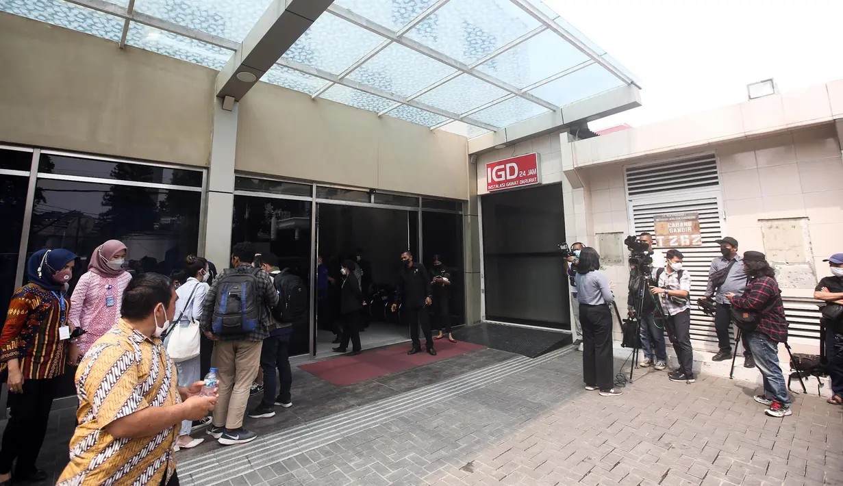 Suasana Rumah Sakit Abdi Waluyo tempat meninggalnya Menpan RB Tjahjo Kumolo, Jakarta, Jumat (1/7/2022). Belum diketaui informasi terkait penyebab meninggalnya Tjahjo Kumolo. (Liputan6.com/Faizal Fanani)