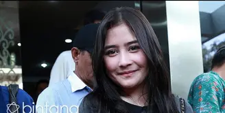 Prilly Latuconsina menjajal segala bidang di dunia hiburan. Tetapi ada satu impiannya yang belum tercapai, yaitu berperan dalam film layar lebar.