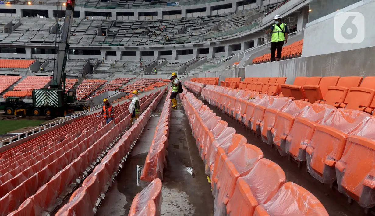 Tampilan bagian dalam Jakarta International Stadium (JIS), Selasa (21/12/2021). Pembangunan stadion yang dirancang sesuai standar Federation Internationale de Football Association (FIFA) ini rencananya mampu menampung hingga 82.000 penonton. (Liputan6.com/Helmi Fithriansyah)