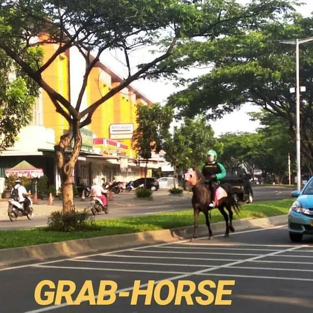 6 Kelakuan Kocak Pengendara di Jalan Raya Ini Bikin Tepuk Jidat