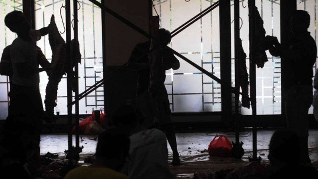 Melihat penyembelihan hewan kurban di Masjid Sunda Kelapa