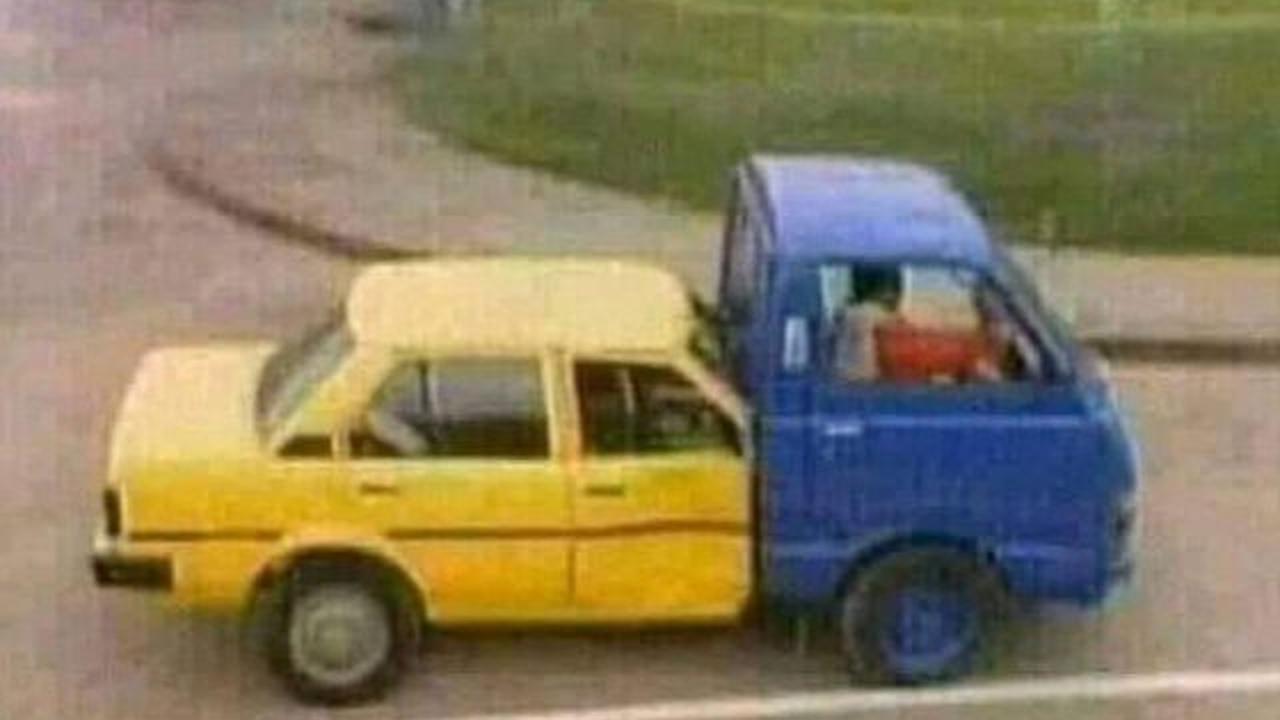 Apakah ini mobil pikap atau sedan?