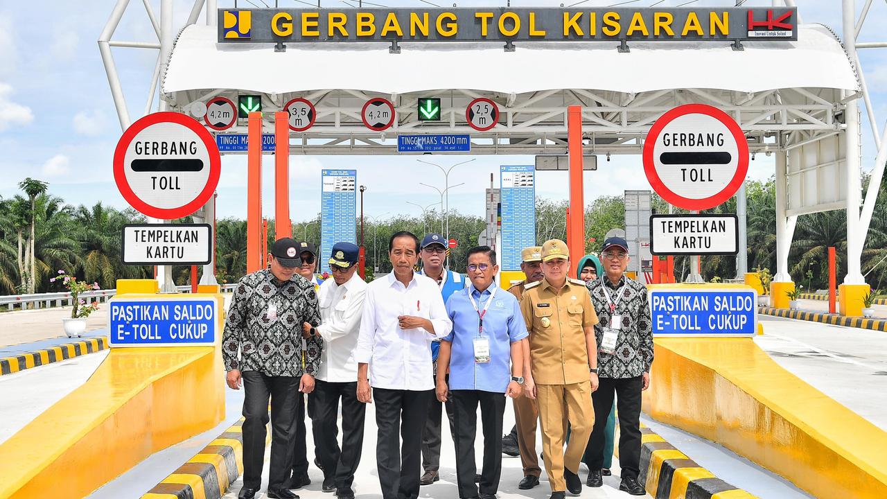 Jokowi Resmikan Dua Ruas Tol Trans Sumatera Senilai Rp11,92 Triliun