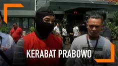 Polda Metro Jaya menyerahkan tersangka kasus pembobolan uang nasabah ke Kejari Jakarta Selatan. Tersangka Ramyadjie Priambodo telah 91 kali beraksi di mesin ATM.