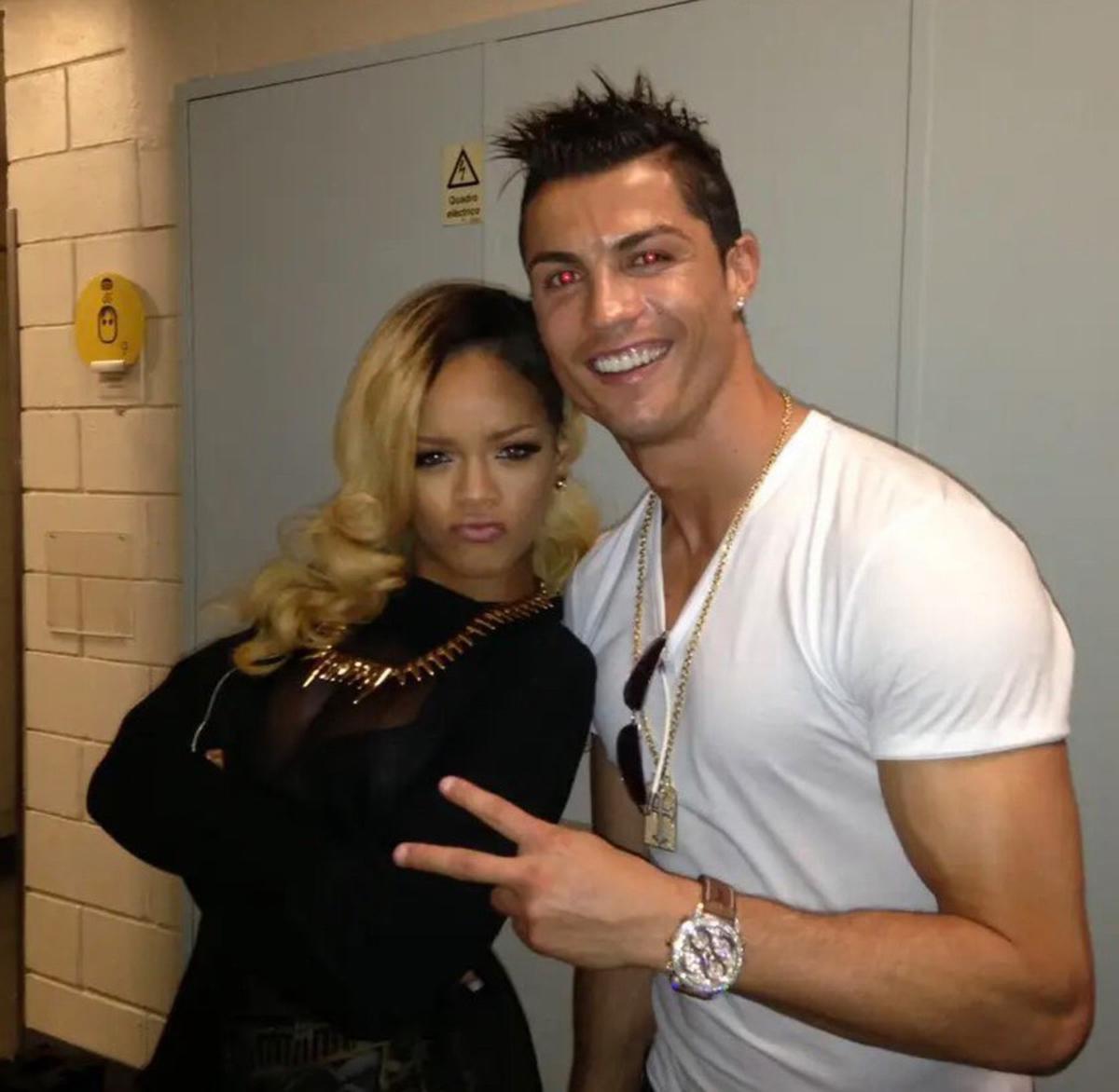 Rihanna dan Cristiano Ronaldo akhirnya foto bareng! Duo bintang beda dunia ini terlihat super cute, bikin fans gemas!