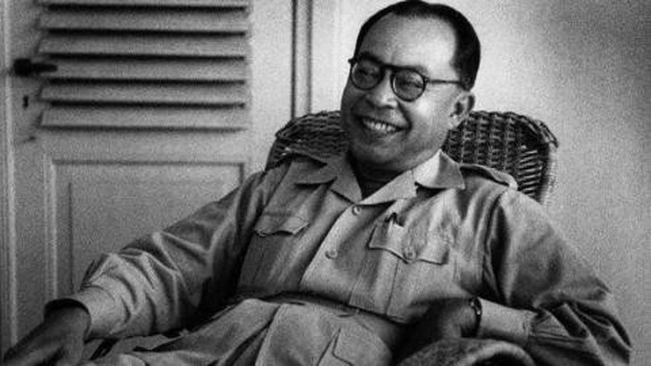 Bung Hatta terjepit Soekarno dan Soeharto