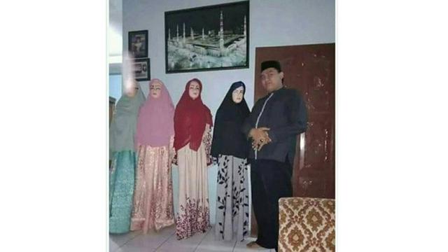 6 Kelakuan Nyeleneh Bapak-Bapak Saat di Rumah Ini Bikin Tepuk Jidat