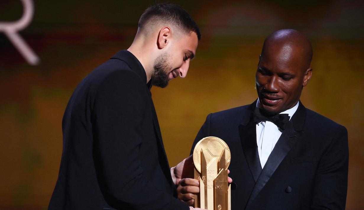Gianluigi Donnarumma adalah peraih penghargaan Yashin Trophy dalam Ballon d'Or tahun 2021 lalu. (AFP/Franck Fife)