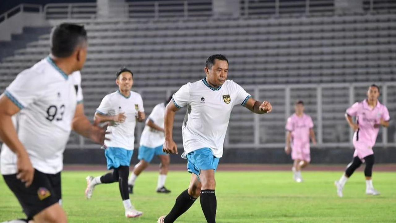 Pertandingan TNI Polri dan Selebritis FC