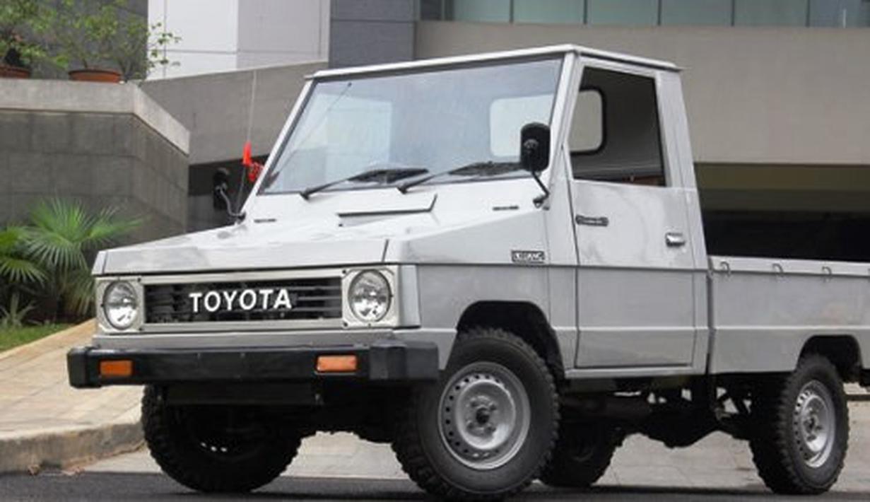 Desain sangat mengotak dengan lampu bulat ini dianggap memiliki wajah yang jelek di era itu. Oleh karena itu, Toyota Kijang generasi kedua ini diberi nama "Kijang Doyok". (Source: Ist)